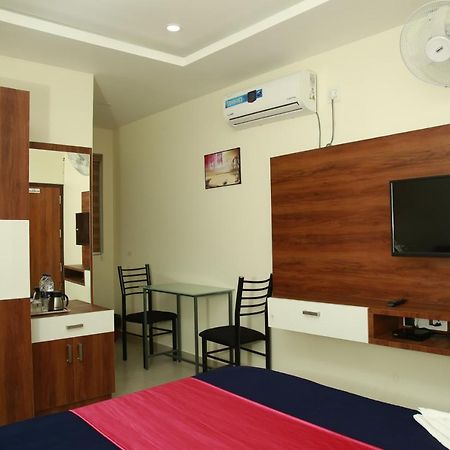 Dreams Residency Manjeri Exterior photo